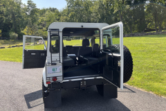 1992-White-Land-Rover-Defender-90-interior-4